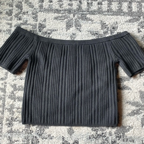 Off the shoulder top - Picture 1 of 2